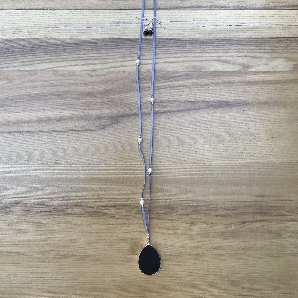 Black Stone Necklace- Style on the Spot